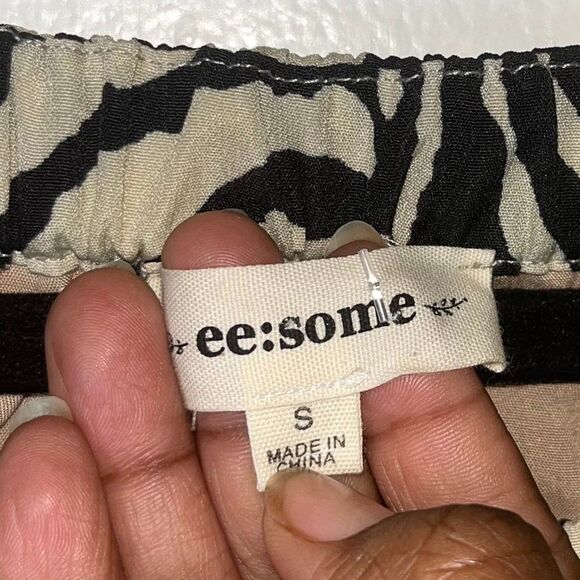 Eesome Women's Cream & Black Zebra Print Bell Sleeve Fit & Flare Dress Size S‎ - Picture 2 of 4